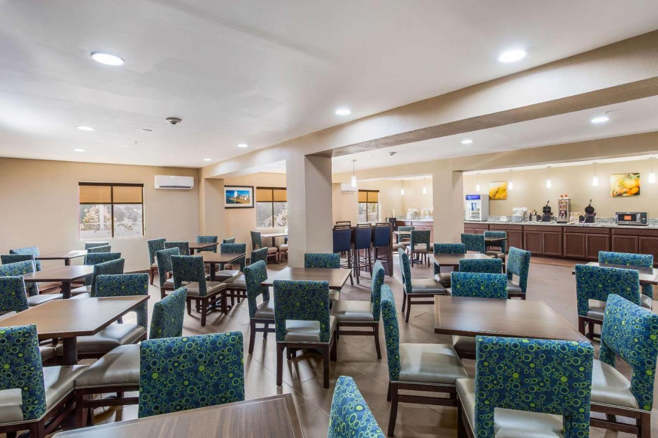 Quality Inn Charleston Exterior photo