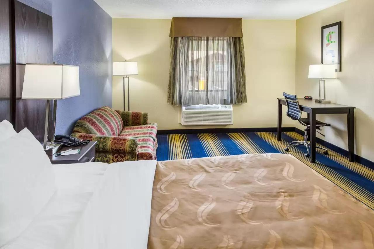Quality Inn Charleston Exterior photo