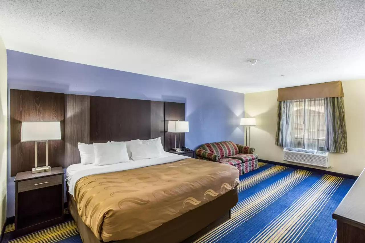 Quality Inn Charleston Exterior photo